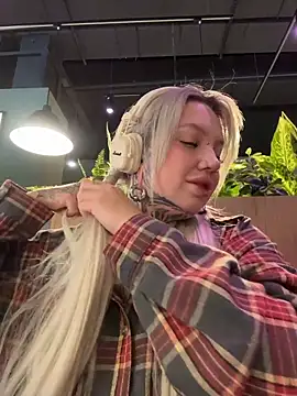 Snapshot of Chiibi chatting on February 12, 2026, 9:09 am Chiibi online show from February 12, 2026, 9:09 am