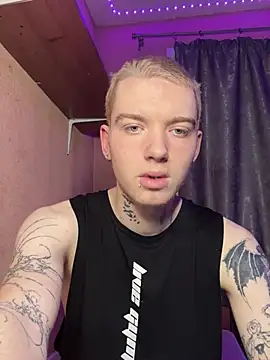 Snapshot of OskarMil chatting on February 24, 2026, 3:13 pm OskarMil online show from February 24, 2026, 3:13 pm