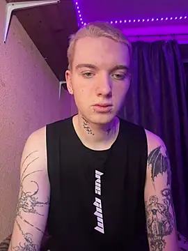 Snapshot of OskarMil chatting on February 23, 2026, 11:05 pm OskarMil online show from February 23, 2026, 11:05 pm