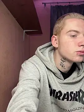 Snapshot of OskarMil chatting on February 25, 2026, 4:56 am OskarMil online show from February 25, 2026, 4:56 am