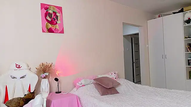 peachiee  online show from February 15, 2026, 2:12 am