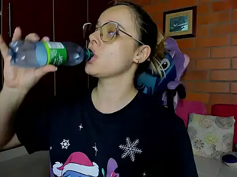 cristalprincess  online show from April 16, 2026, 11:29 pm