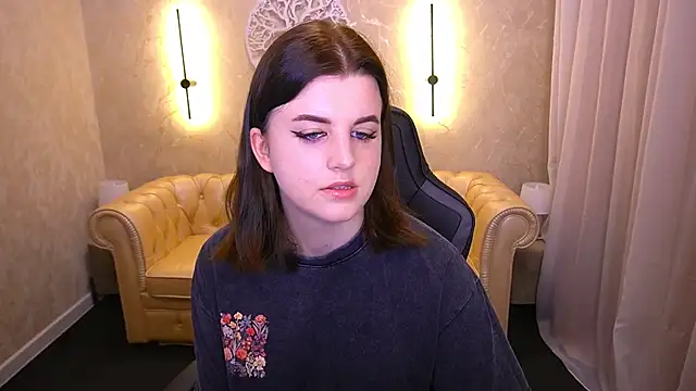 KristiFoxy online show from July 27, 2026, 5:42 pm