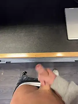 Snapshot of Robertocavall chatting on February 20, 2026, 3:47 pm Robertocavall online show from February 20, 2026, 3:47 pm