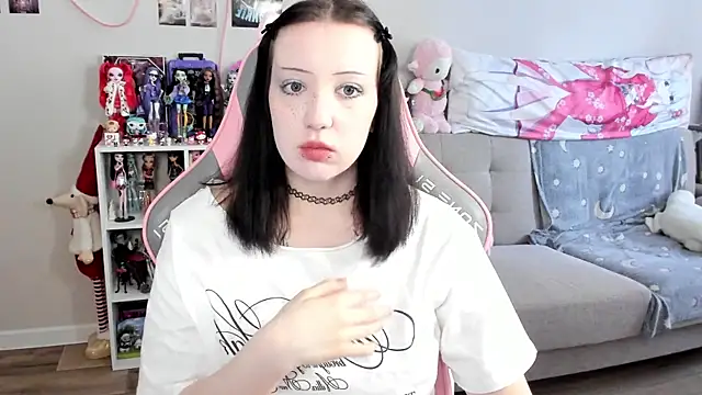 MollysLand online show from April 2, 2026, 9:38 am