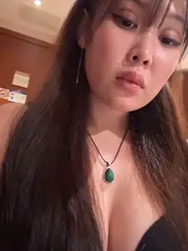 YukiiTYAN online show from April 14, 2026, 11:37 am