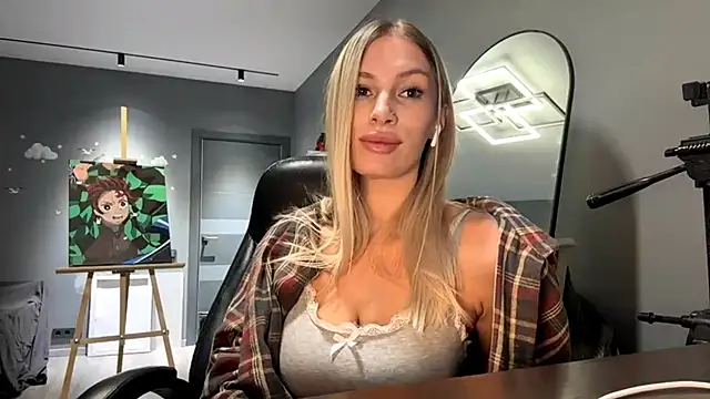 Snapshot of SoftnessMila chatting on February 2, 2026, 3:11 pm SoftnessMila online show from February 2, 2026, 3:11 pm