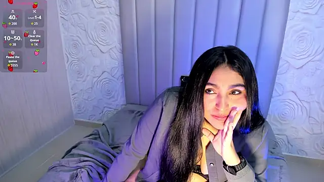 Lya dubois  online show from April 4, 2026, 9:10 pm