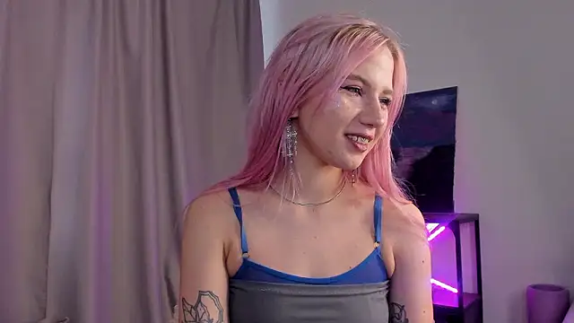 Snapshot of SimonaKaroly chatting on February 4, 2026, 8:31 am SimonaKaroly online show from February 4, 2026, 8:31 am