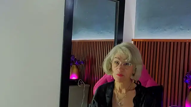 miss monserrate01 online show from May 29, 2026, 2:12 pm