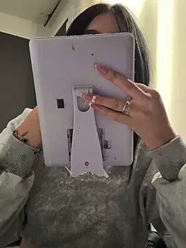 Snapshot of Sara_Fernandez_ chatting on February 12, 2026, 1:33 pm Sara Fernandez online show from February 12, 2026, 1:33 pm