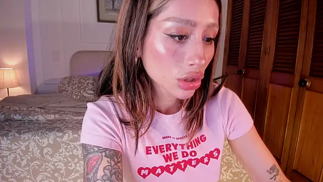 Snapshot of ConnieDeep chatting on April 15, 2026, 10:10 am ConnieDeep online show from April 15, 2026, 10:10 am