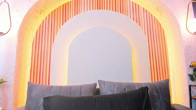 violet scott  online show from June 12, 2026, 10:35 am
