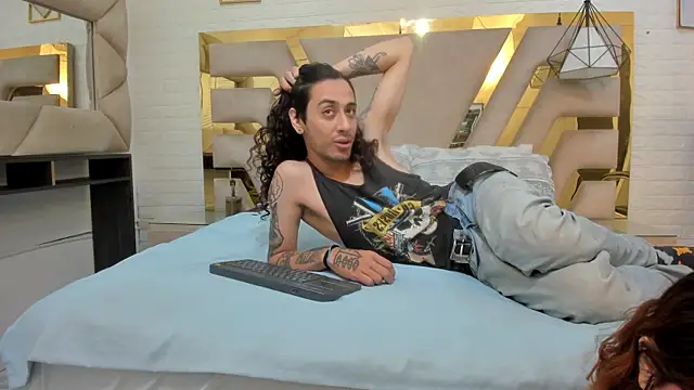 Goldentemptation  online show from April 8, 2026, 1:23 pm