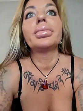 MiaMooly online show from October 30, 2025, 3:42 pm