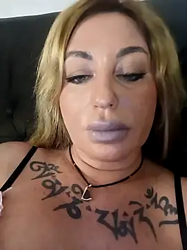 MiaMooly online show from November 29, 2025, 4:07 pm