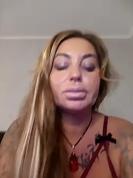 MiaMooly online show from October 27, 2025, 5:25 pm