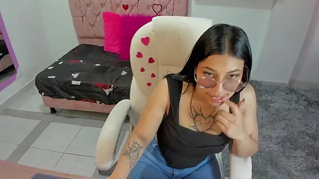 AryahMoon online show from February 17, 2026, 9:56 pm