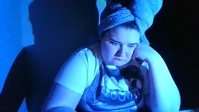 AngelKiras online show from March 25, 2026, 7:46 pm
