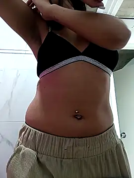 Snapshot of Sharlottee__ chatting on February 24, 2026, 5:03 pm Sharlottee online show from February 24, 2026, 5:03 pm