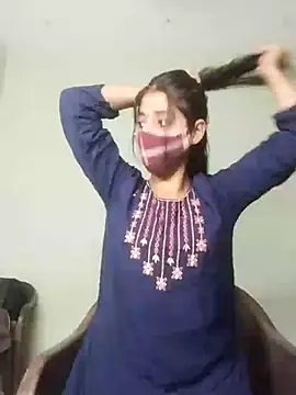 Snapshot of Kitti-Sharma chatting on April 4, 2026, 11:17 am Kitti-Sharma online show from April 4, 2026, 11:17 am