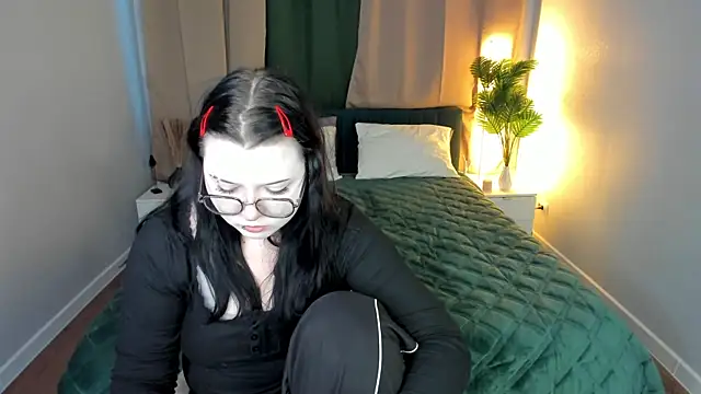 Kira G0ld online show from March 13, 2026, 1:10 am