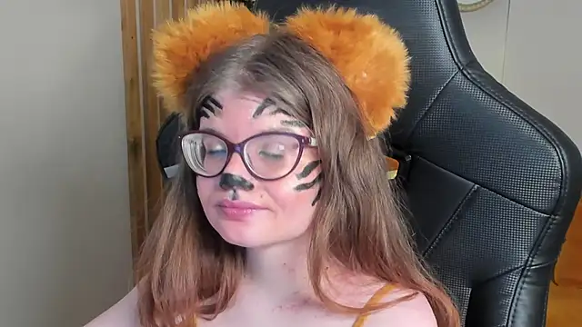 Snapshot of ChloeHalses chatting on February 10, 2026, 6:40 pm ChloeHalses online show from February 10, 2026, 6:40 pm