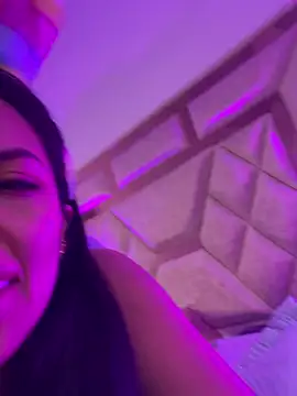 Emma Sanz   online show from April 14, 2026, 4:23 pm