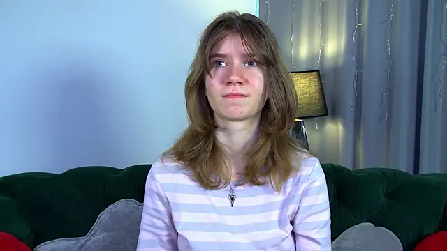 Snapshot of MilaMaelis chatting on April 5, 2026, 6:31 am MilaMaelis online show from April 5, 2026, 6:31 am