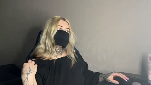 Snapshot of UnaXyling chatting on February 4, 2026, 8:31 am UnaXyling online show from February 4, 2026, 8:31 am