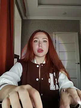 Snapshot of LolaaMint_ chatting on March 4, 2026, 9:50 am LolaaMint online show from March 4, 2026, 9:50 am