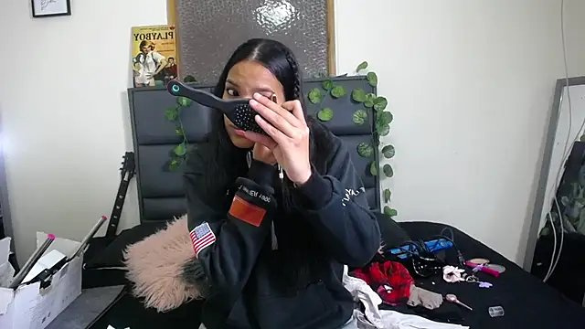 Snapshot of Julieta_Parker chatting on March 21, 2026, 11:58 am Julieta Parker online show from March 21, 2026, 11:58 am