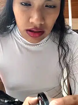 Snapshot of Julieta_Parker chatting on March 17, 2026, 3:37 pm Julieta Parker online show from March 17, 2026, 3:37 pm