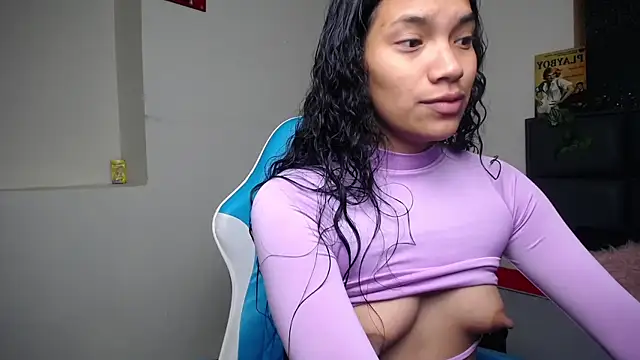 Snapshot of Julieta_Parker chatting on April 10, 2026, 2:07 am Julieta Parker online show from April 10, 2026, 2:07 am