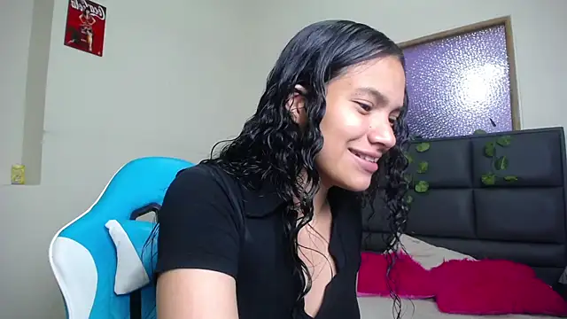 Snapshot of Julieta_Parker chatting on April 12, 2026, 5:54 am Julieta Parker online show from April 12, 2026, 5:54 am