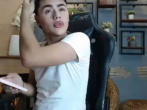 FemNoa online show from February 17, 2026, 5:43 pm