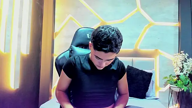 FemNoa online show from February 18, 2026, 5:31 pm