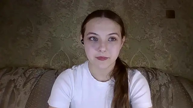 Snapshot of YuniNeko chatting on February 14, 2026, 5:02 pm YuniNeko online show from February 14, 2026, 5:02 pm