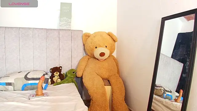 zeire  online show from April 15, 2026, 9:04 pm