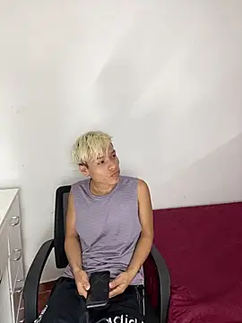 Snapshot of MaxyRyan chatting on March 9, 2026, 12:20 pm MaxyRyan online show from March 9, 2026, 12:20 pm