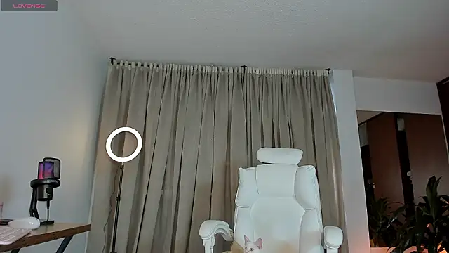 karinnixx online show from March 3, 2026, 2:46 pm