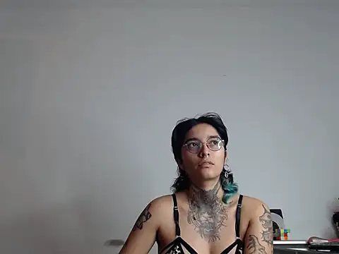 Snapshot of Ivyravens chatting on February 13, 2026, 10:54 pm Ivyravens online show from February 13, 2026, 10:54 pm