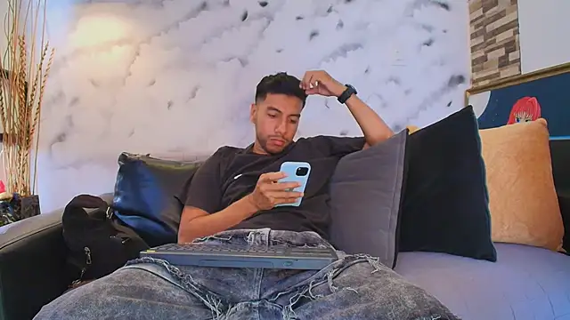 Max Hornye online show from March 27, 2026, 6:53 pm