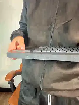 Snapshot of ARON_LUXX chatting on April 7, 2026, 2:30 pm ARON LUXX online show from April 7, 2026, 2:30 pm