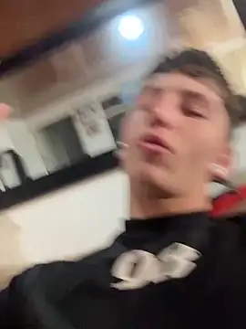 Snapshot of ARON_LUXX chatting on March 3, 2026, 8:27 pm ARON LUXX online show from March 3, 2026, 8:27 pm