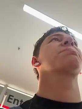 Snapshot of ARON_LUXX chatting on March 4, 2026, 2:47 pm ARON LUXX online show from March 4, 2026, 2:47 pm