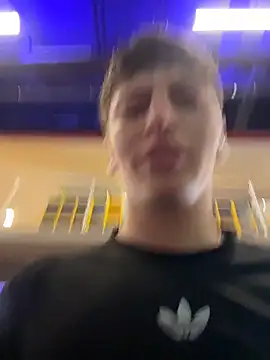 Snapshot of ARON_LUXX chatting on April 14, 2026, 10:04 pm ARON LUXX online show from April 14, 2026, 10:04 pm