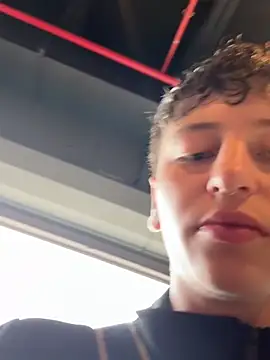 Snapshot of ARON_LUXX chatting on April 15, 2026, 4:11 pm ARON LUXX online show from April 15, 2026, 4:11 pm