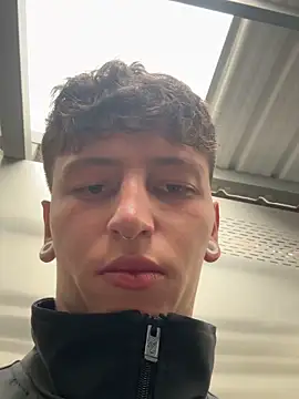 Snapshot of ARON_LUXX chatting on March 29, 2026, 2:52 pm ARON LUXX online show from March 29, 2026, 2:52 pm