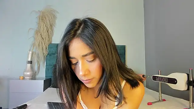 LiaHarpers online show from April 13, 2026, 10:47 pm